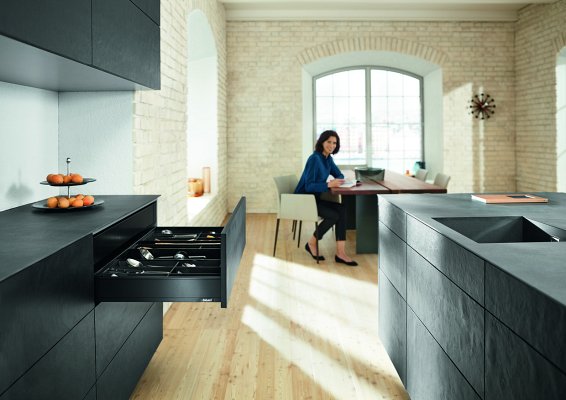 Ящик LEGRABOX pure TIP-ON BLUMOTION (высота N 66,5, глубина 500 мм, до 40 кг), терра-черный